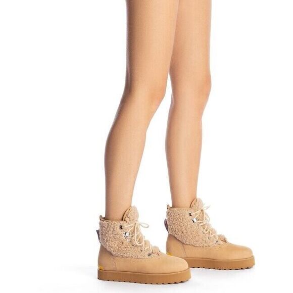 Larroude Vail US 11 Snow Boots Sand Nubuck Leather Faux Fur Waterproof NIB $415 - Picture 2 of 15